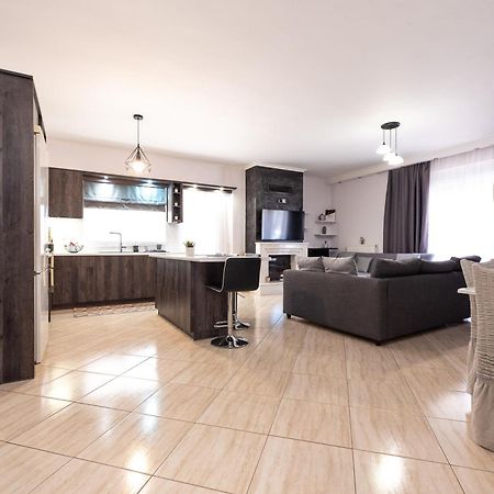 Sea And Airport Apartment Artemida  Bagian luar foto