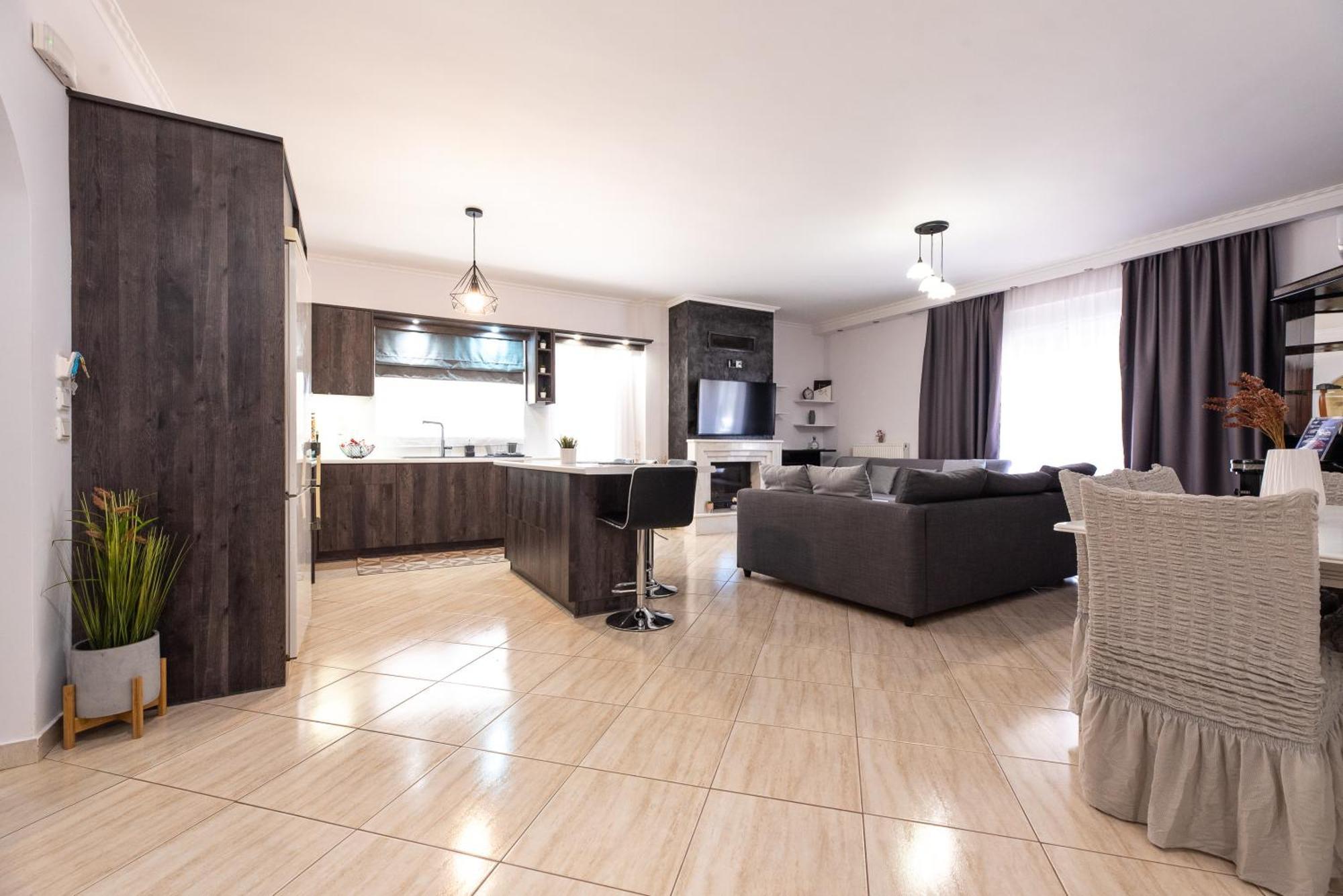 Sea And Airport Apartment Artemida  Bagian luar foto
