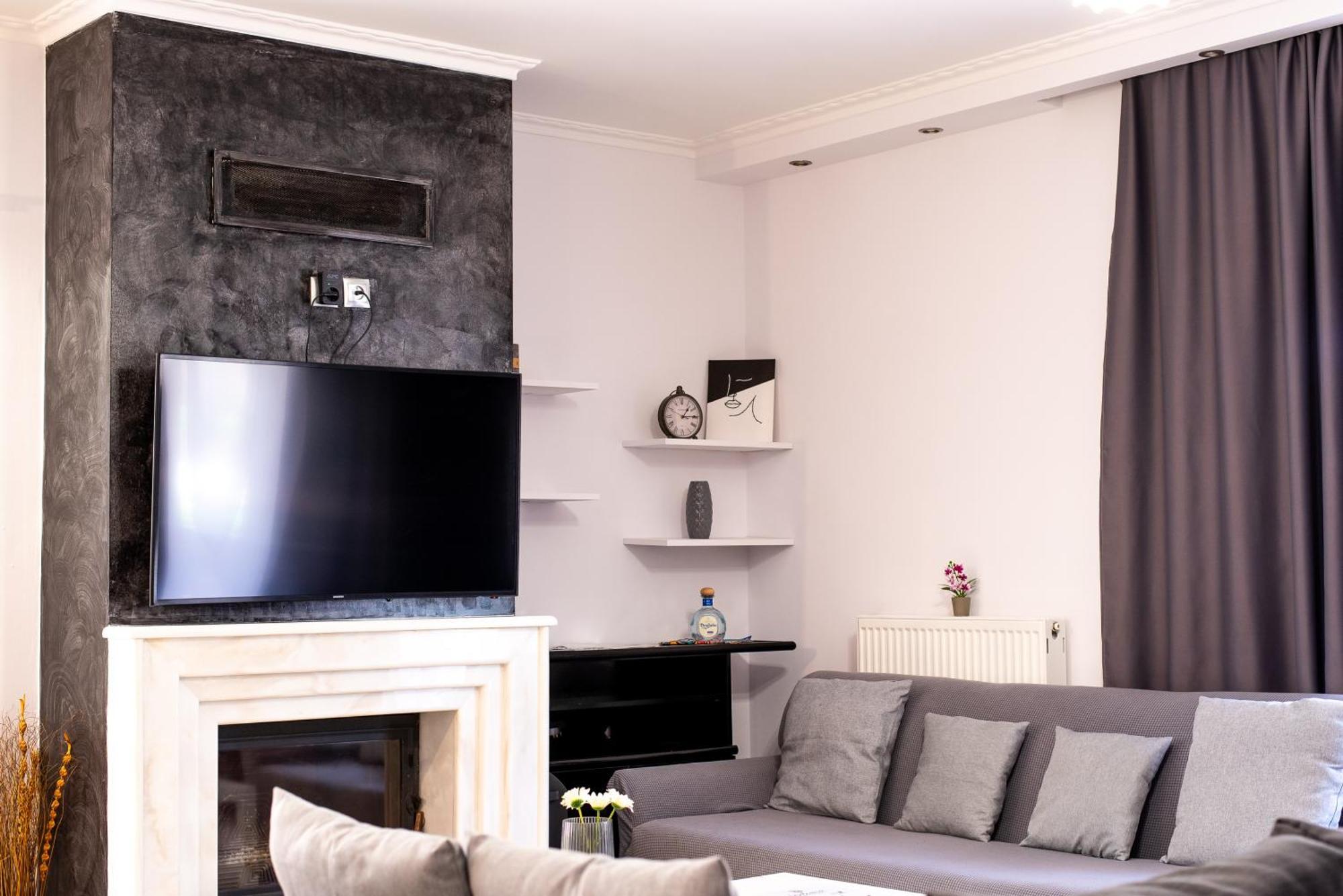 Sea And Airport Apartment Artemida  Bagian luar foto