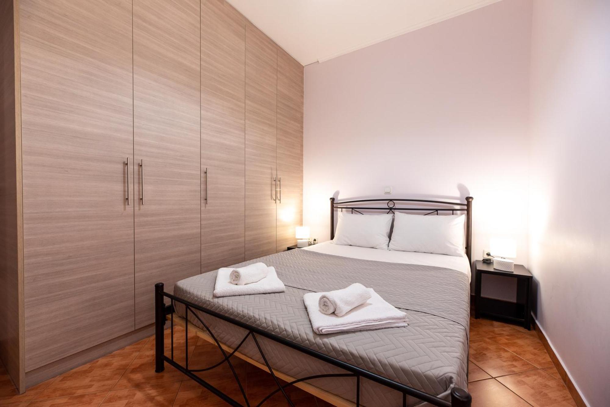 Sea And Airport Apartment Artemida  Bagian luar foto