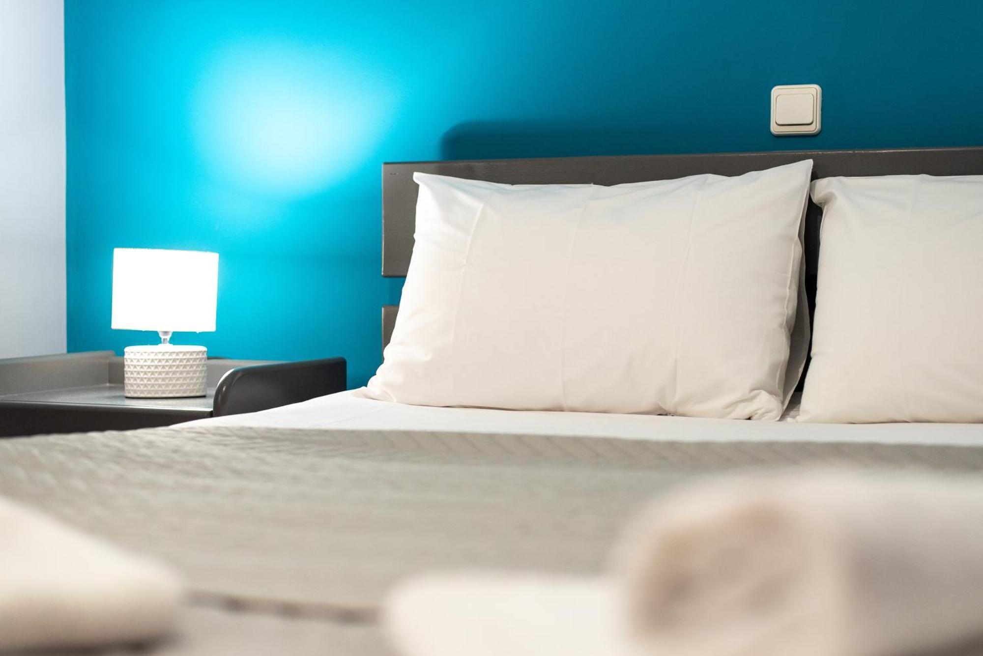 Sea And Airport Apartment Artemida  Bagian luar foto