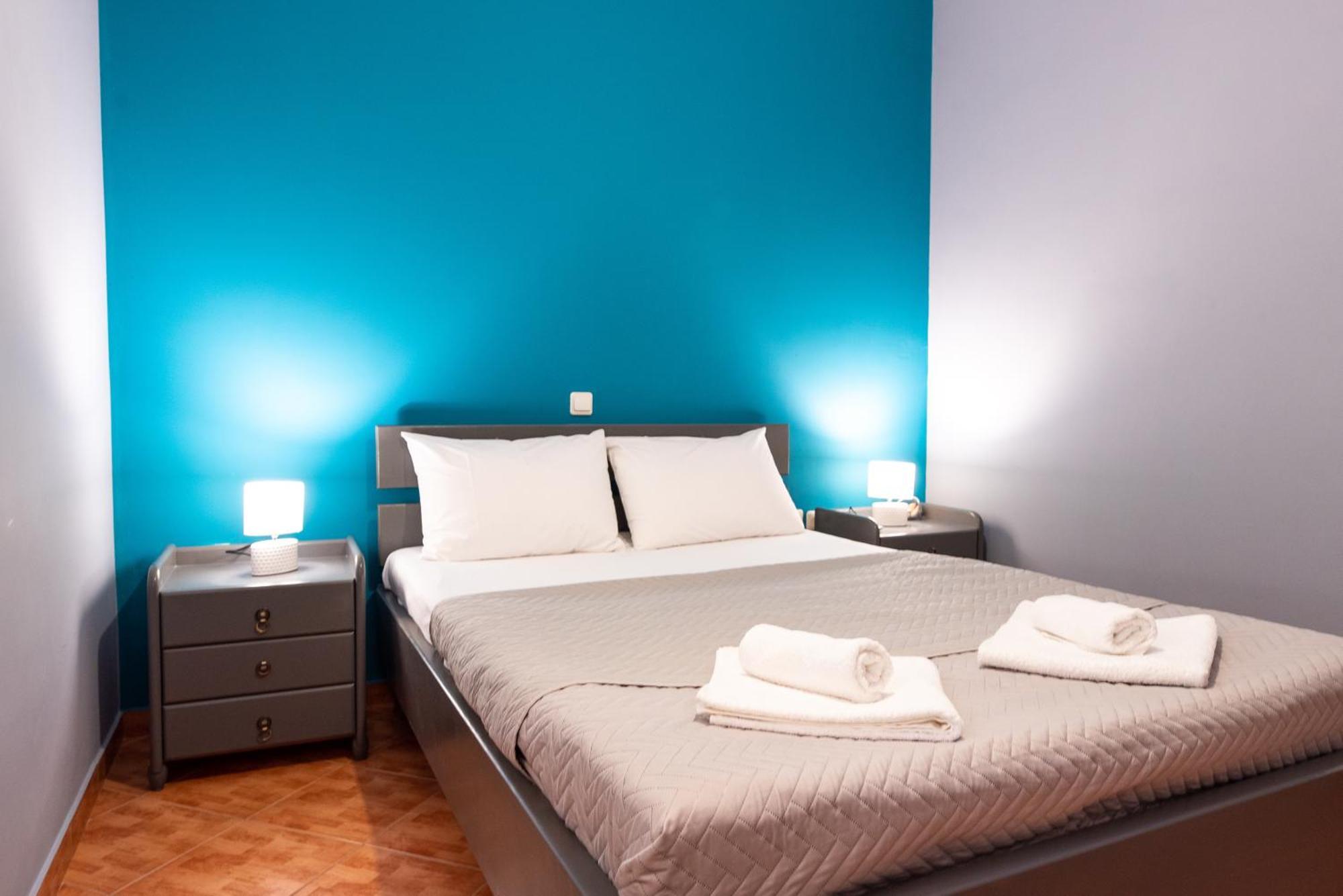 Sea And Airport Apartment Artemida  Bagian luar foto