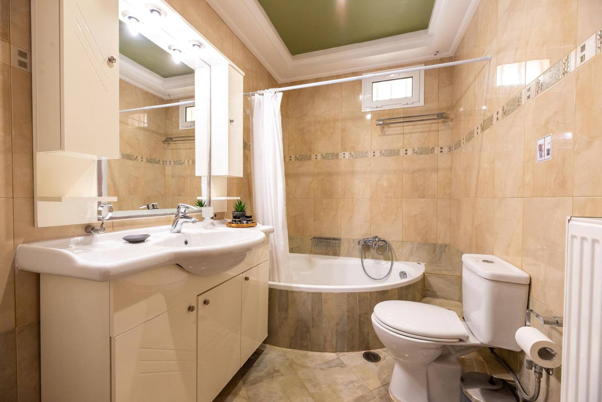 Sea And Airport Apartment Artemida  Bagian luar foto